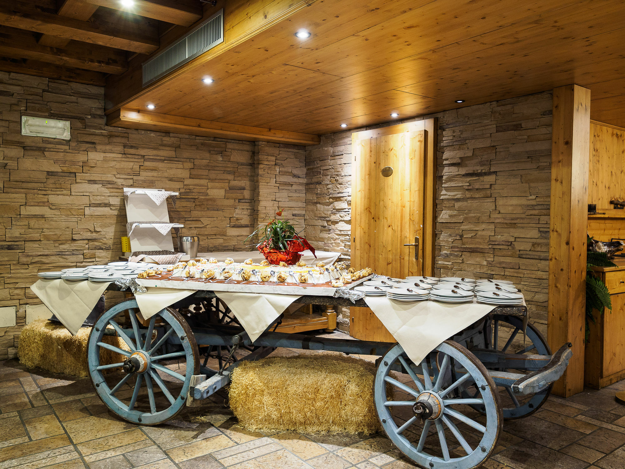 Hotel Piandineve Passo del Tonale Exterior photo